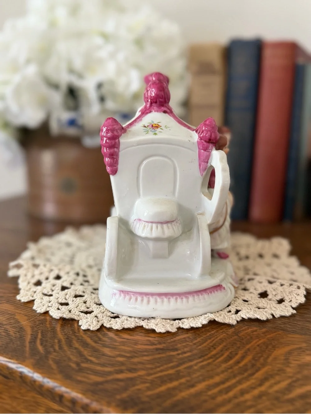 Elegant Pink and White Porcelain Carriage Figurine - Home Party Decor